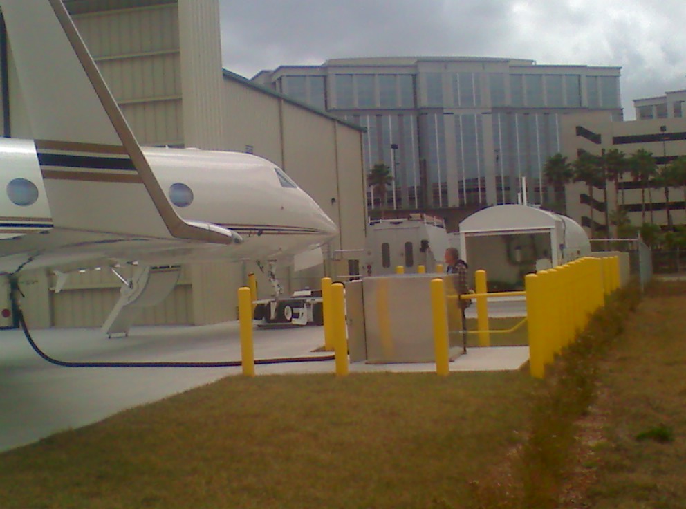 Private jet fueling from SmartTank system